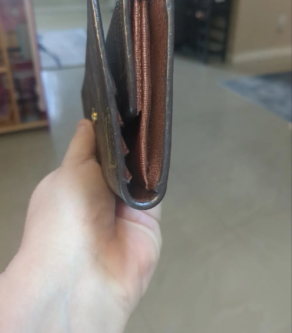 Louis Vuitton Wallet - Picture 6 of 10